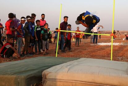 "La actual escalada de violencia en Siria, especialmente en el norte, ha matado o dejado heridos a 45 niños desde principios del mes de julio". Además, esta semana cuatro de una misma familia morían en un ataque en la ciudad de Al-Qastoun, en Hama, al norte de Siria. En diez años de conflicto, la muerte de menores de edad se ha convertido en algo habitual. Muchas familias quedan sumidas en el dolor por una pérdida irreparable: sus hijos. Nada justifica estas matanzas”, agregaba la agencia internacional en un comunicado.