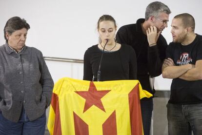 Imatge del consell politic de la CUP per decidir la investidura d'Artur Mas com a president de la Generalitat.