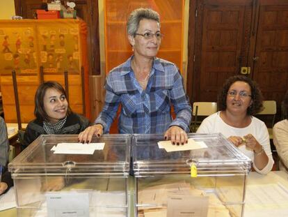 Tres hermanas comparten mesa electoral en Las Palmas