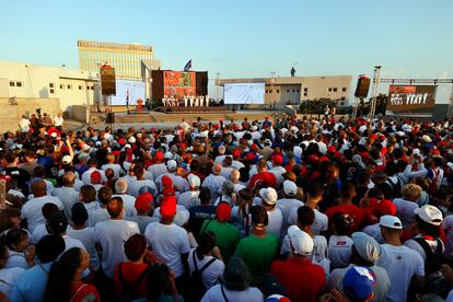 Miles de cubanos se renen este mircoles en la Tribuna Antiimperialista, en La Habana.