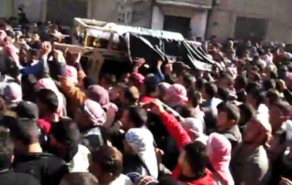 Vídeo amateur de un funeral en la provincia de Homs.