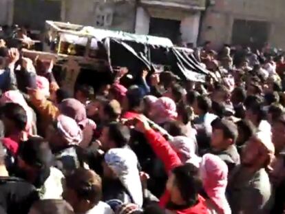 Vídeo amateur de un funeral en la provincia de Homs.