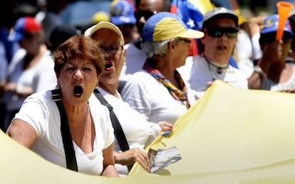 Opositores al gobierno de Maduro en una protesta en Caracas.