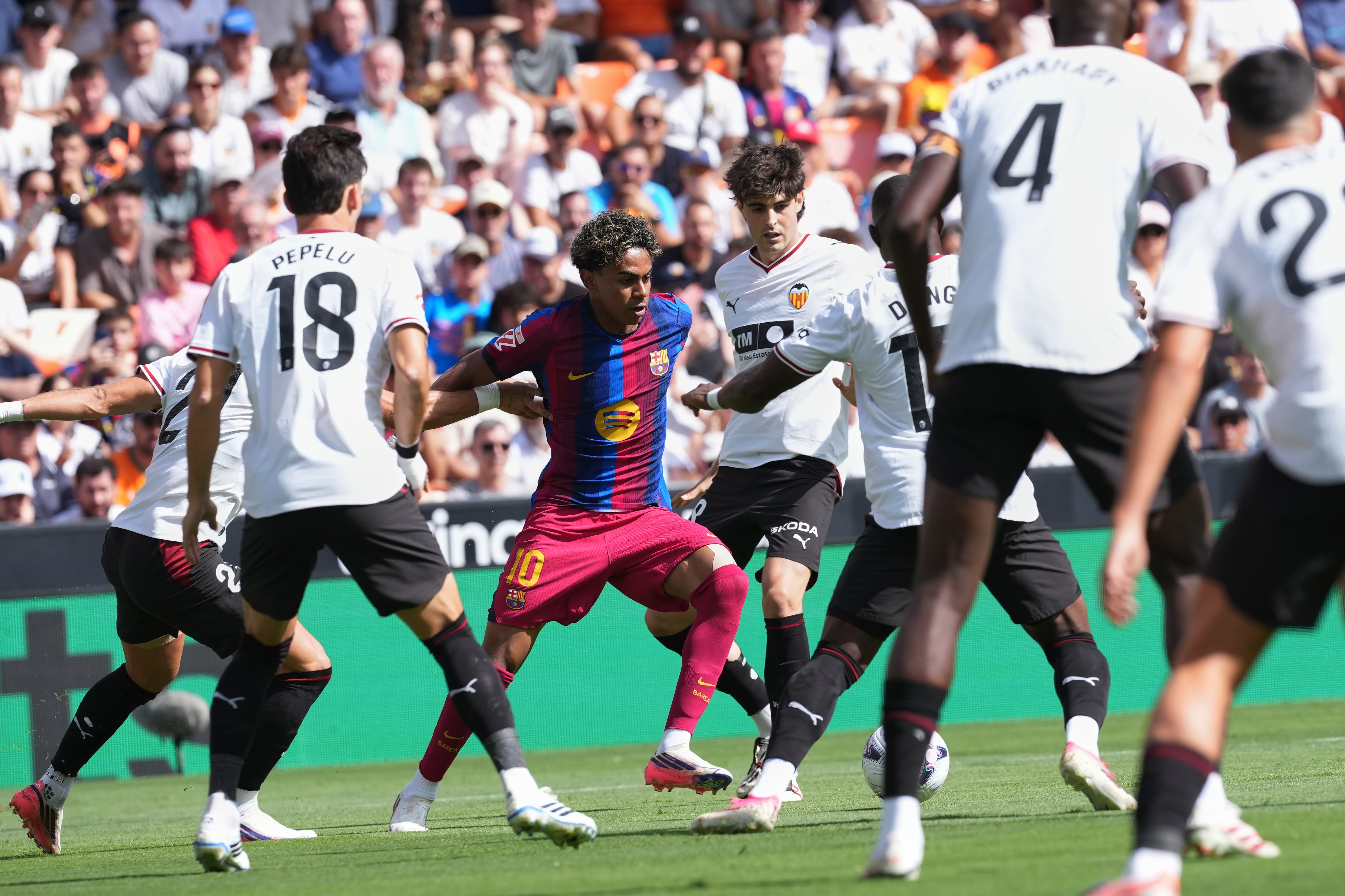 Valencia - Barcelona en directo | El VAR anula el segundo tanto de Lamine por fuera de juego