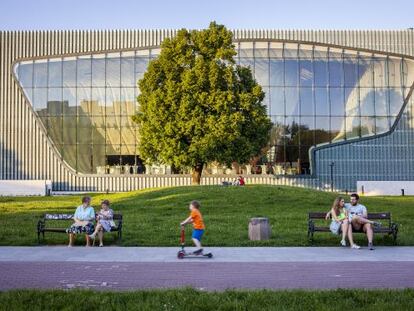 Fachada del nuevo Museo Jud&iacute;o de Varsovia, de Lahdelma &amp; Mahlam&auml;ki. 