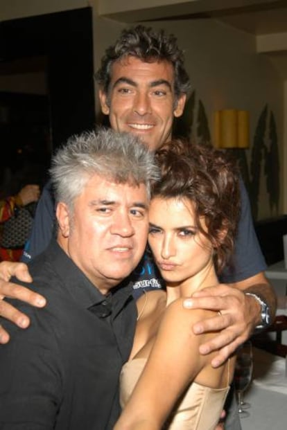 Pedro Almodóvar junto a Fernando Iglesias y Penélope Cruz en Nueva York, en 2006.