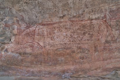 El Ran Bhansa (Gran Búfalo). Impresionante motivo zoomórfico de casi cuatro metros de época calcolítica del conjunto de Jaora (India).