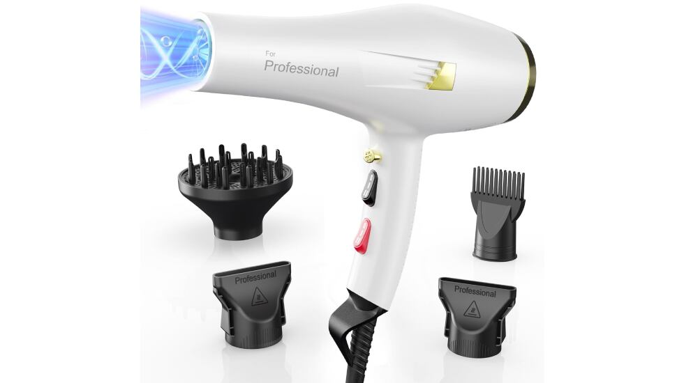 Secador de pelo iónico con varios accesorios.