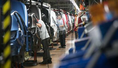 Empleados en la f&aacute;brica de SEAT en Martorell. 