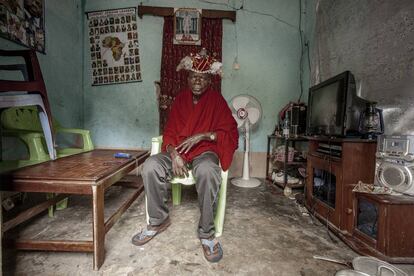 Samuel Mandefu Biye, jefe de tierras en Kinshasa. Municipalidad de Masina, en el vecindario de Petro-Congo, en Kinshasa. 2015.