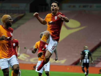 Falcao, con el Galatasaray, celebrando un gol ante el Besiktas el pasado mayo.