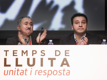 A la izquierda, el secretario general de UGT en Catalu&ntilde;a, Josep Maria &Aacute;lvarez, junto al presidente del comit&eacute; de empresa de Seat, Mat&iacute;as Carnero