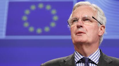 El excomisario franc&eacute;s Michel Barnier, en una conferencia de prensa. 