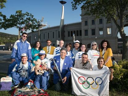 Un grup de voluntaris olímpics, l'abril passat a l'Estadi Olímpic.