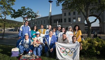 Un grupo de voluntarios ol&iacute;mpicos, el pasado abril en el Estadi Ol&iacute;mpic.