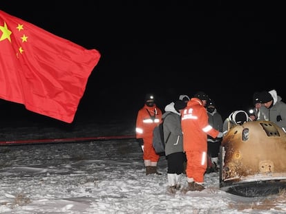 El estudio de los materiales traídos en 2020 por la sonda china 'Chang'e 5' ha demostrado la presencia de grandes reservas de agua bajo la superficie de la Luna.