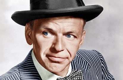 De entre todos los apodos que acompañaron a Frank Sinatra, nos quedamos con "el viejo de los ojos azules". El mejor complemento para una voz única e inmortal.
