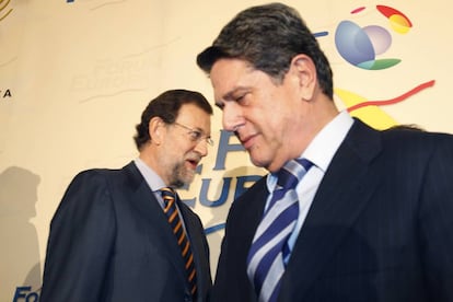 Federico Trillo junto a Mariano Rajoy durante un evento del F&oacute;rum Europa celebrado en Madrid.
 