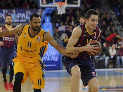 Satoransky, con el bal&oacute;n, junto a Vargas.