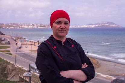 Karima Etouh, cocinera marroquí, fotografiada en Castillejos el jueves. Vivía en Ceuta y cruzó hacia Marruecos nadando cuando se cerró la frontera por la pandemia.