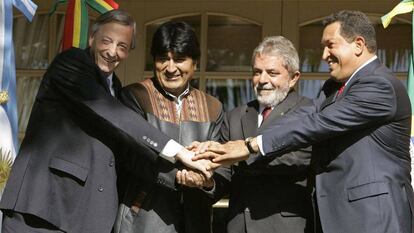 Néstor Kirchner, Evo Morales, Lula da Silva y Hugo Chávez, en 2008, durante una cumbre en Argentina.