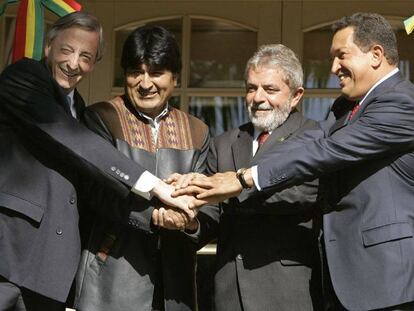 Néstor Kirchner, Evo Morales, Lula da Silva y Hugo Chávez, en 2008, durante una cumbre en Argentina.