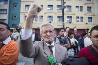 El apoyo de los habitantes del centro de Quito fié constante durante la entrada de la marcha a la ciudad