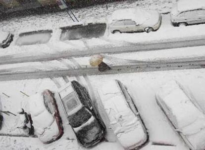 Aspecto que presentaba ayer la ciudad de Vitoria, una de las más afectadas por el temporal de viento y nieve.