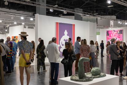 Ambiente en la feria Art Basel Miami Beach en su jornada inaugural.