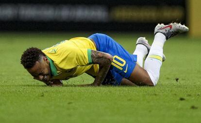 Neymar, por los suelos en un Brasil-Qatar.