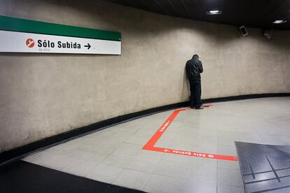 Metro Gruta de Lourdes. Santiago de Chile. Noviembre 2017.