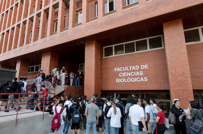 Entrada de la Facultad de Biológicas de la Universidad Complutense de Madrid.