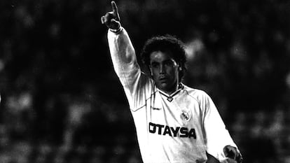 Hugo S&aacute;nchez, durante un partido del Madrid en 1993.