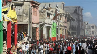 Saquejos als carrers de Port-au-Prince, després del terratrèmol d'Haití del 2010.