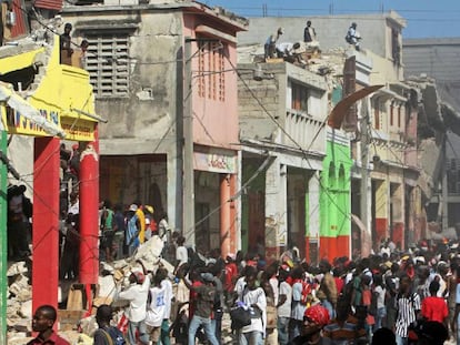 Saquejos als carrers de Port-au-Prince, després del terratrèmol d'Haití del 2010.
