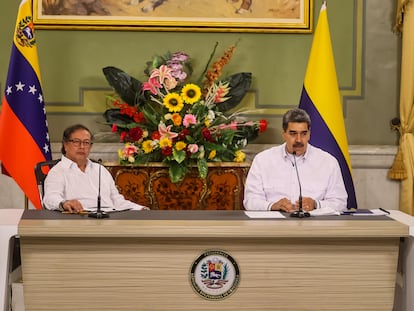 Gustavo Petro y Nicolás Maduro, en Caracas (Venezuela), el 18 de noviembre de 2023.