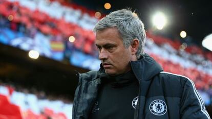 Mourinho en el Vicente Calderón, donde su equipo jugó ante el Atlético.