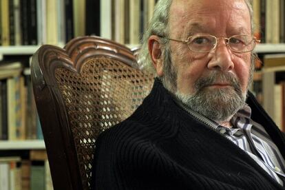 José Manuel Caballero Bonald, en su casa de Madrid.