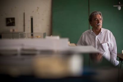 Paulo Mendes da Rocha, en su oficina en São Paulo, en 2015.