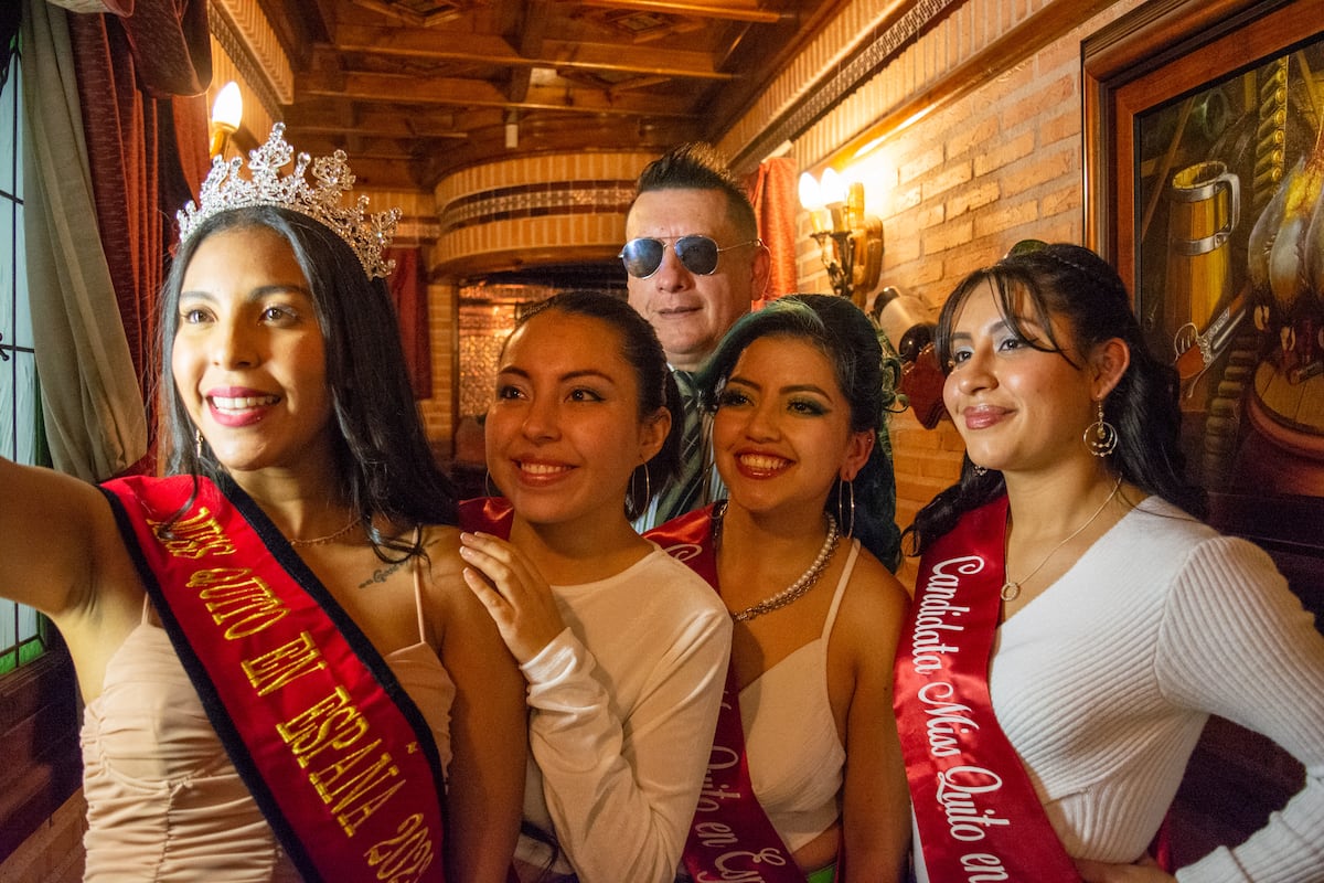 Miss Quito en España se decide en un rincón de Vallecas: “¡Vienen las  candidatas!, ¡ahora en traje de baño!” | Noticias de Madrid | EL PAÍS