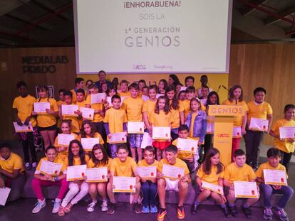 La primera generación de niños formados en el proyecto GENIOS fue premiada con un diploma en la GENIOS Party celebrada en Madrid.