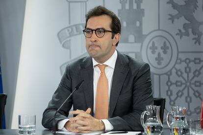 El ministro de Economía, Carlos Cuerpo, este martes en la rueda de prensa posterior a la reunión del Consejo de Ministros.