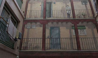 En la imagen, una de las fachadas del edifico de la calle Lavapies 69, uno de los inmuebles donde empezó la lucha vecinal para no abandonar las casas.