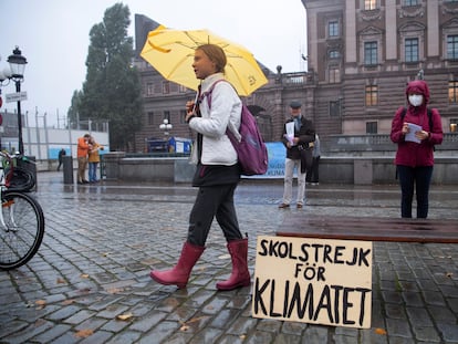 La activista sueca Greta Thunberg protesta ante el Parlamento sueco, en Estocolmo, el pasado 15 de octubre.