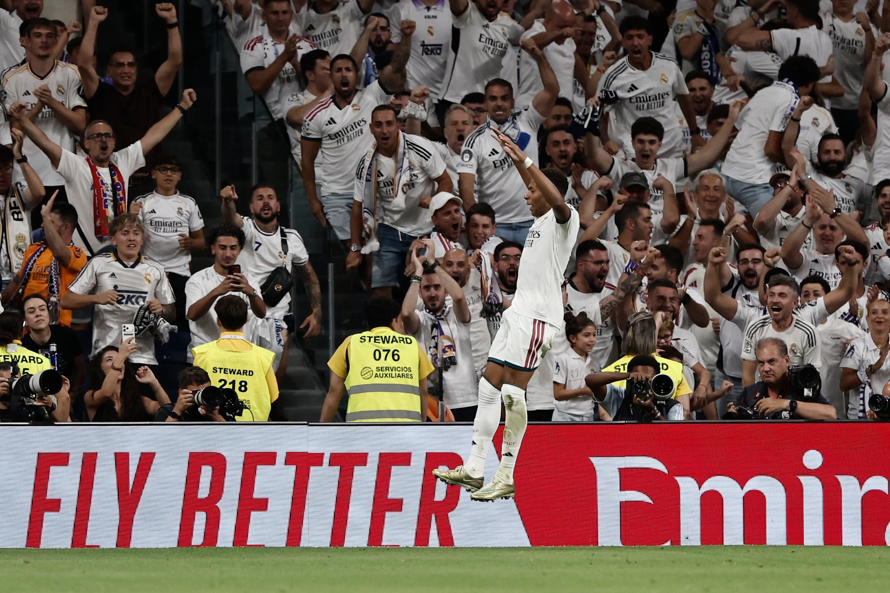 Real Madrid - Real Sociedad en directo | Vinicius marca el tercero y encarrila el encuentro para el Madrid