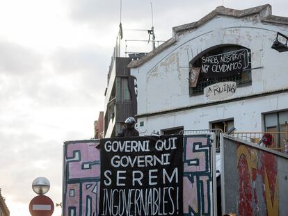 La Ruina, uno de los dos edificios ocupados en la zona alta de Barcelona que han centrado parte de la campaña electoral de los partidos de la derecha en la ciudad.