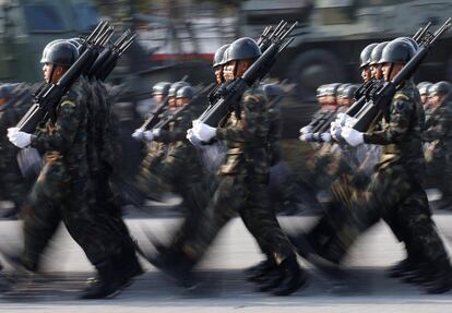 Soldados del ejrcito tailands desfilan durante la celebracin del da del juramento de lealtad a las Fuerzas Armadas de Tailandia, en una base militar de Bangkok (Tailandia).