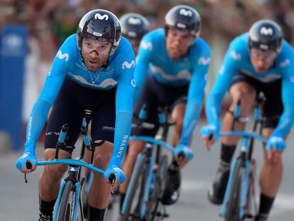 Alejandro Valverde comanda al Movistar en la crono por equipos.