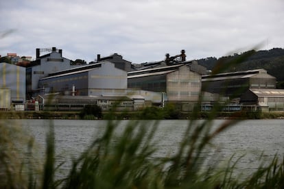 Vista de la fábrica del Grupo Ferroatlántica, este viernes en Arteixo (A Coruña), en julio de 2022.