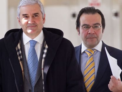 Fernando Blanco, con su abogado, en los juzgados de Lugo en 2012.